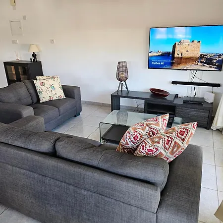 Beautiful 2 Bedrooms By The Pool Paphos