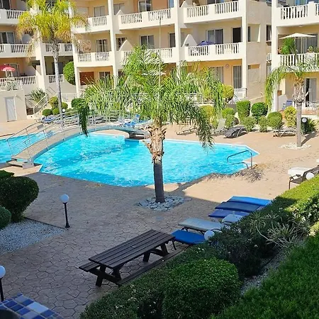 Apartment Beautiful 2 Bedrooms By The Pool