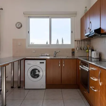 Beautiful 2 Bedrooms By The Pool Пафос