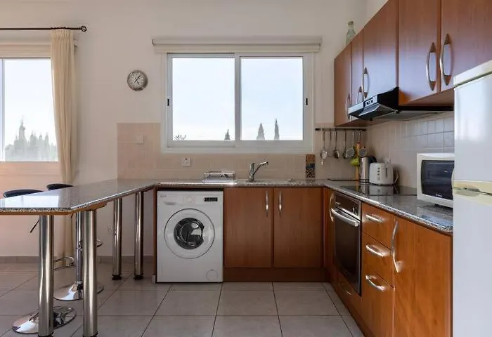 Beautiful 2 Bedrooms By The Pool Paphos