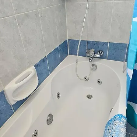 דירה Beautiful 2 Bedrooms By The Pool פאפוס