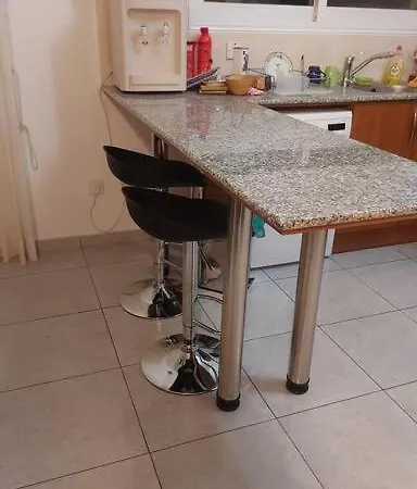 Beautiful 2 Bedrooms By The Pool * פאפוס