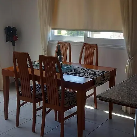 Beautiful 2 Bedrooms By The Pool דירה *