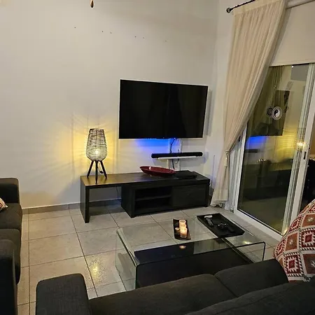 Beautiful 2 Bedrooms By The Pool *