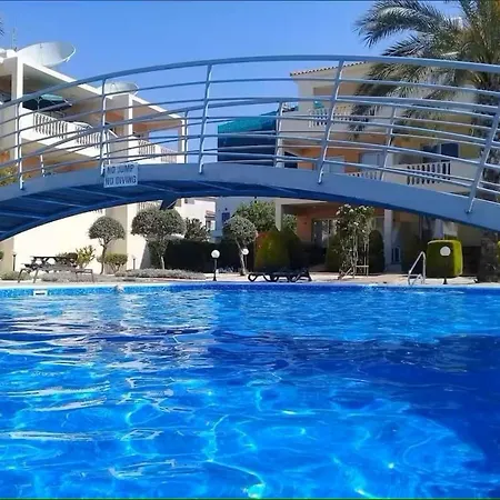 Beautiful 2 Bedrooms By The Pool * פאפוס